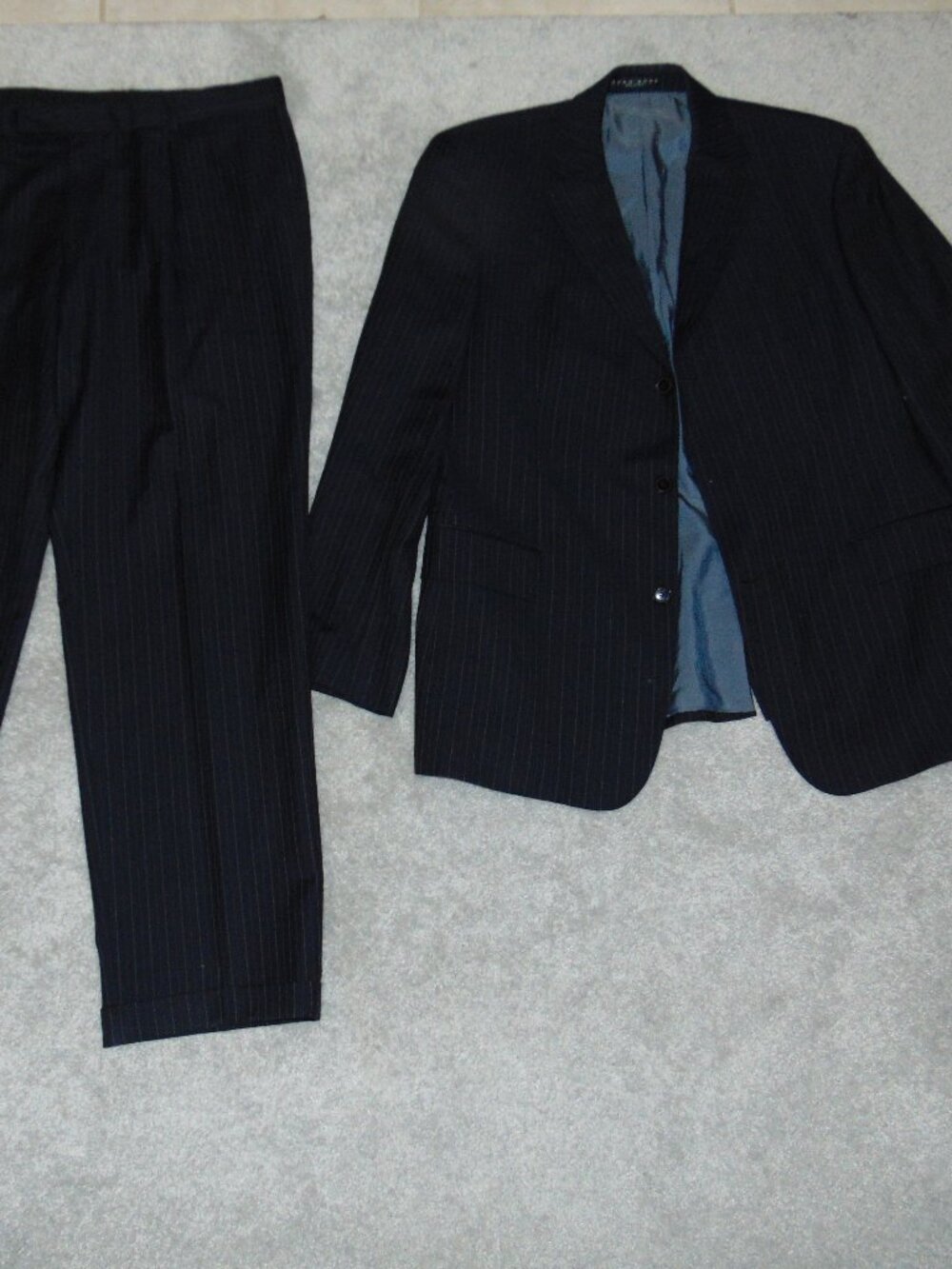 Hugo Boss Suite Mens Size 46R Wool Blue Pin Striped 2 Piece